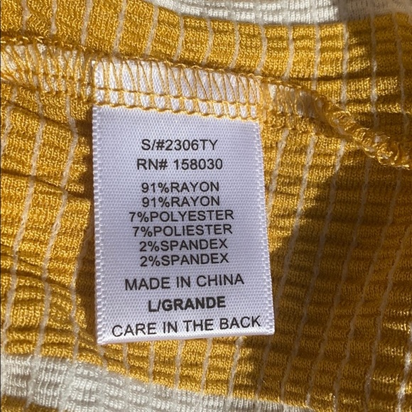 Cropped Top - Picture 4 of 6